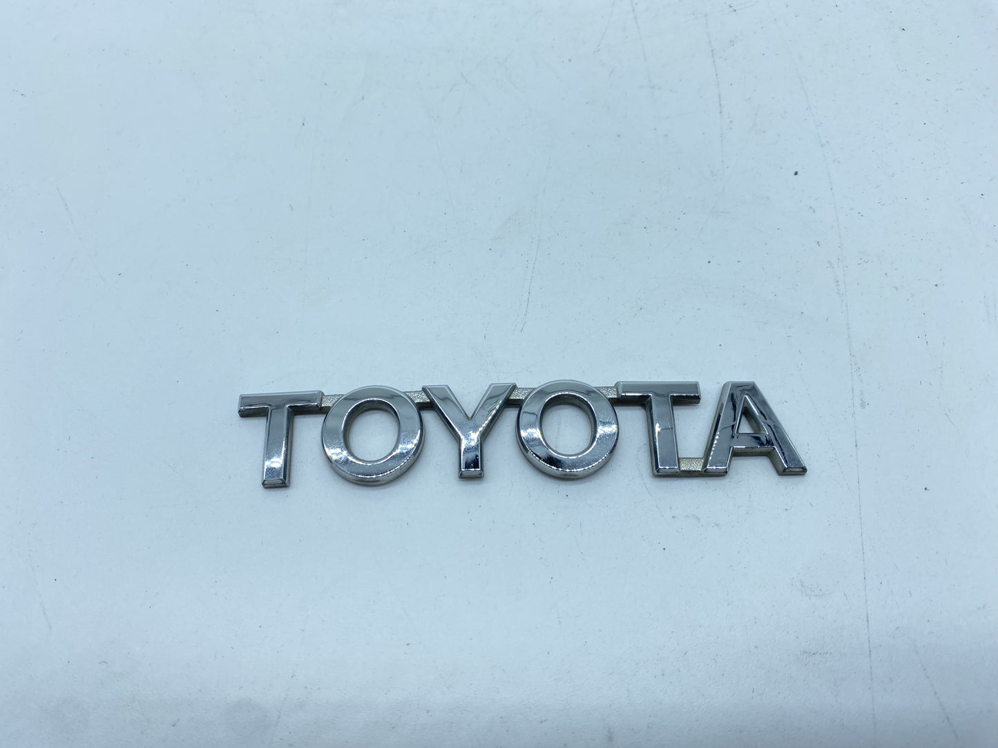 SCRITTA TOYOTA LOGO EMBLEMA SIGA BADGE FREGIO POSTERIORE ORIGINALE